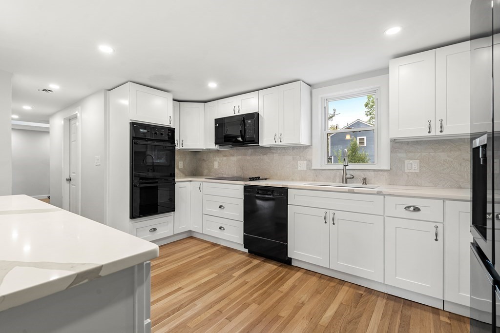 10 Millwood St