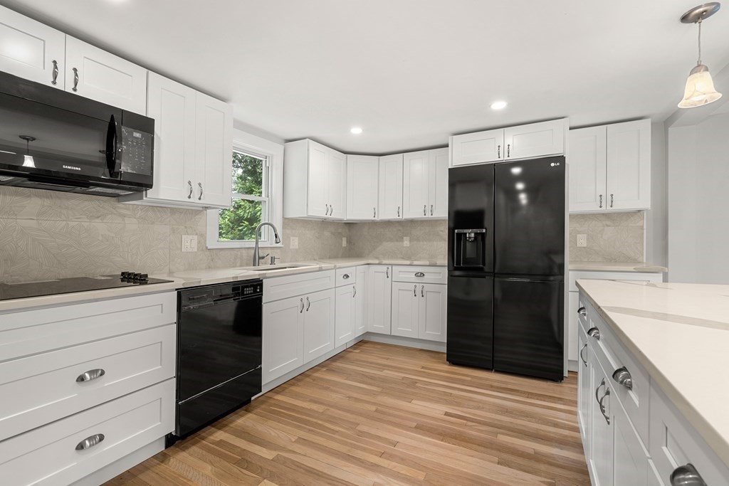 10 Millwood St