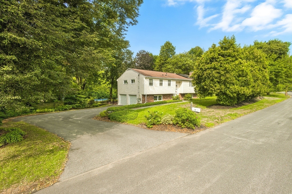 5 Brookside Circle