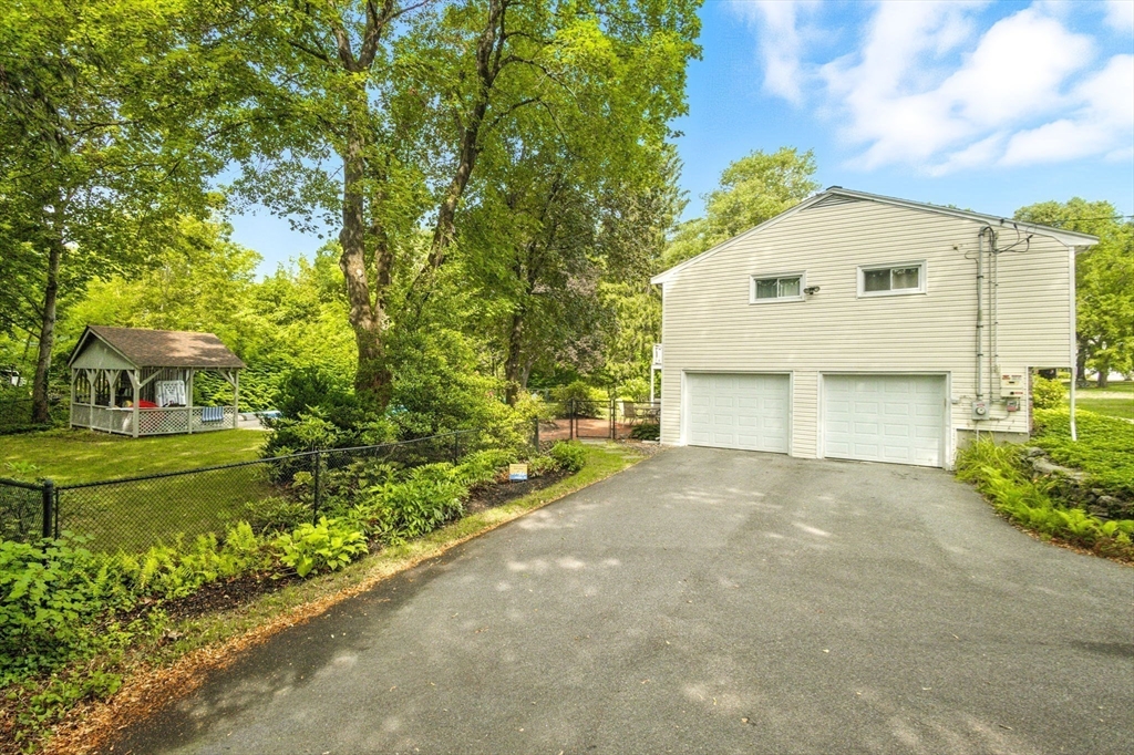 5 Brookside Circle