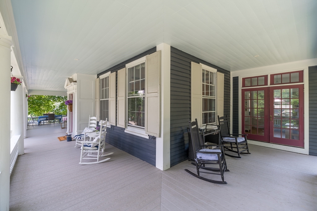 31 Beach Rd