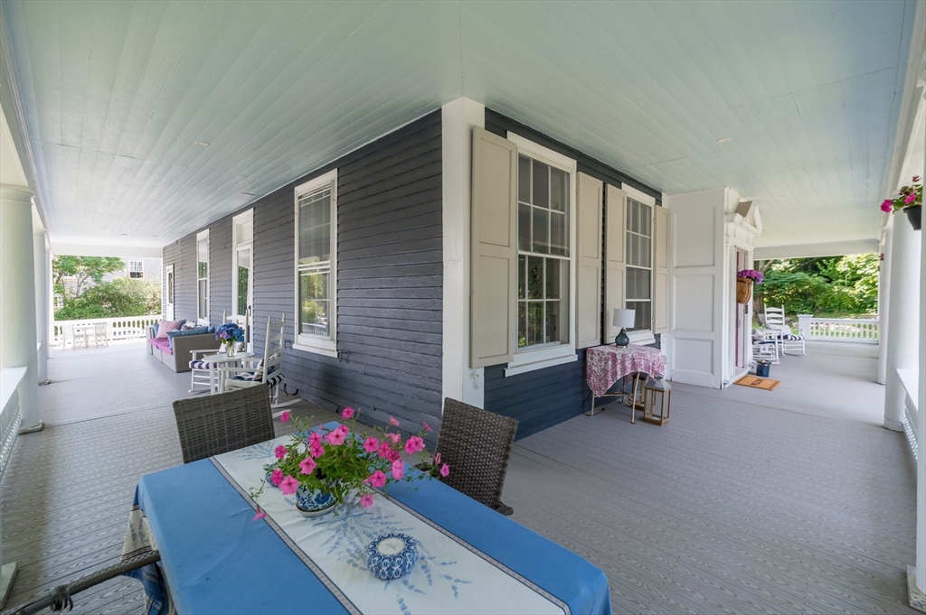 31 Beach Rd
