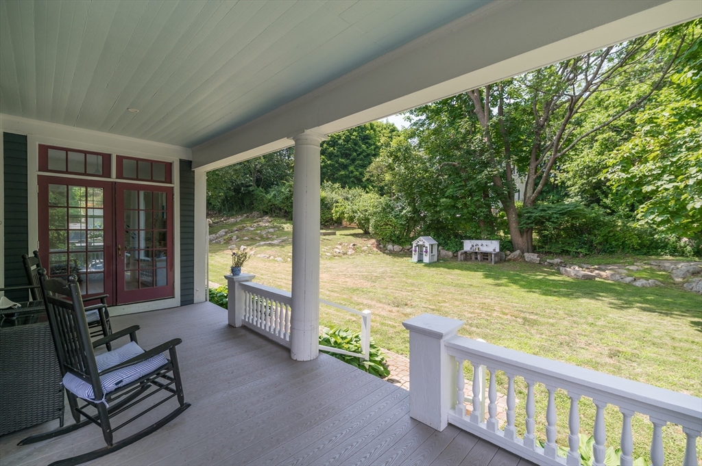 31 Beach Rd