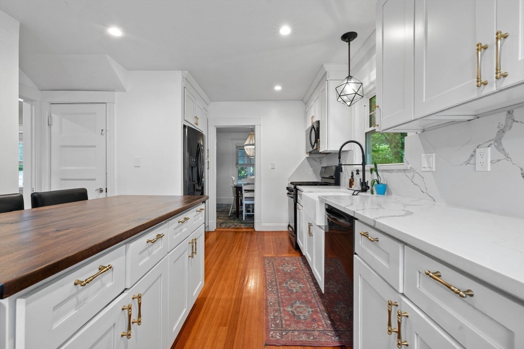 121 West St