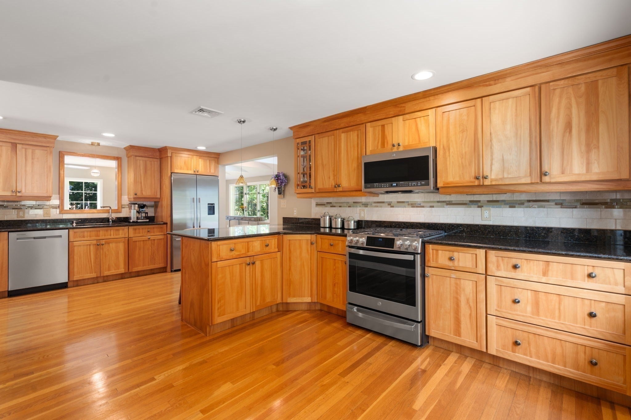 7 Cape Cod Ln, Canton, MA Photo #2