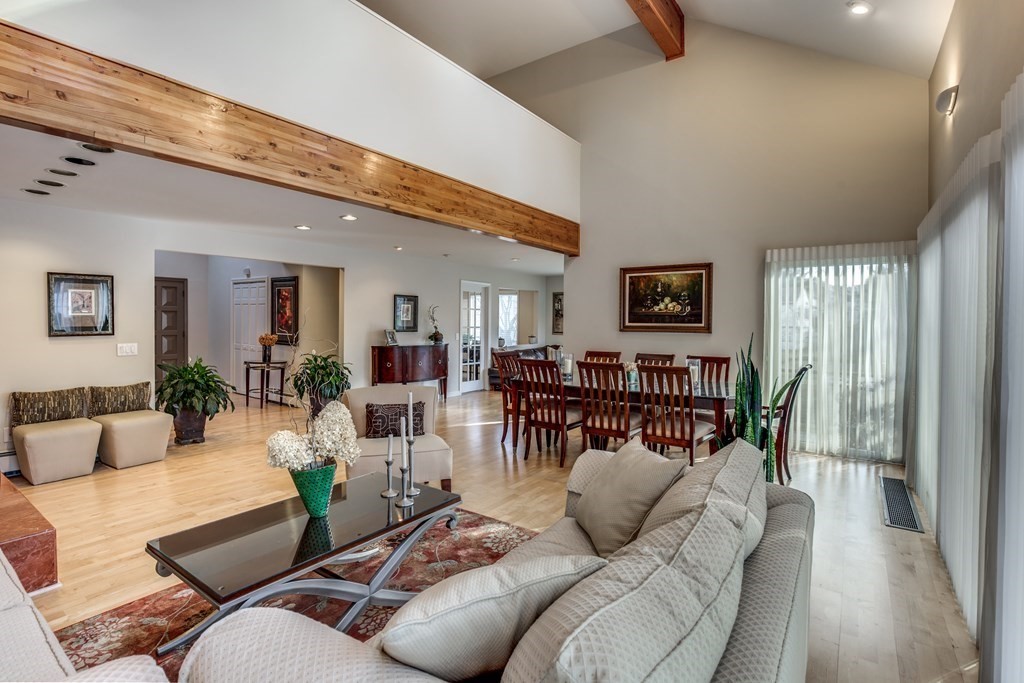 11 Beethoven Ave 11