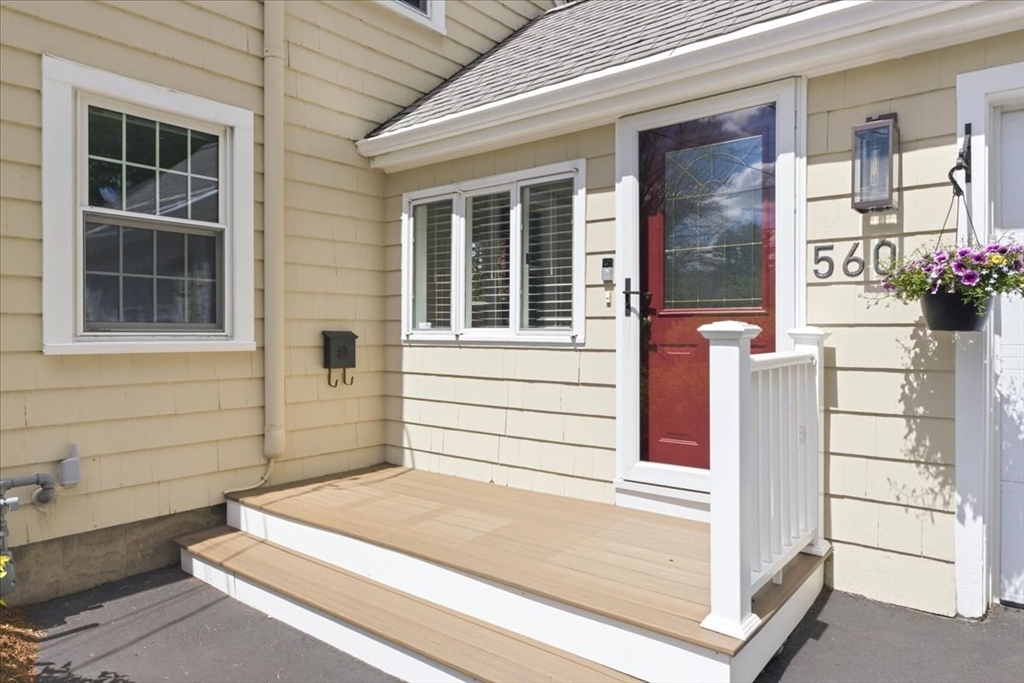 560 Common St, Walpole, MA Photo #5