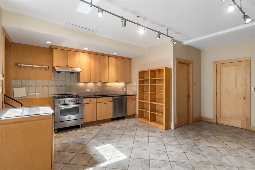 23 Cumberland St, Boston, MA Photo #32