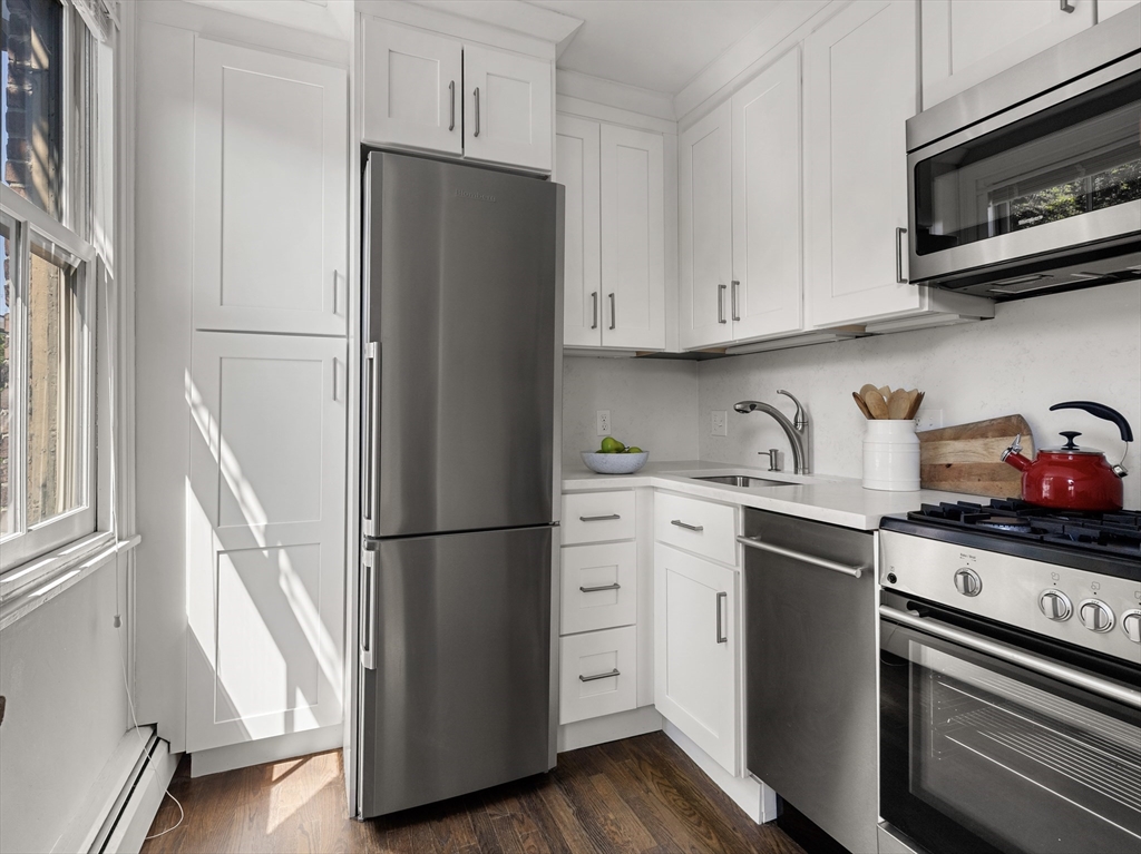 35 Lawrence St 4