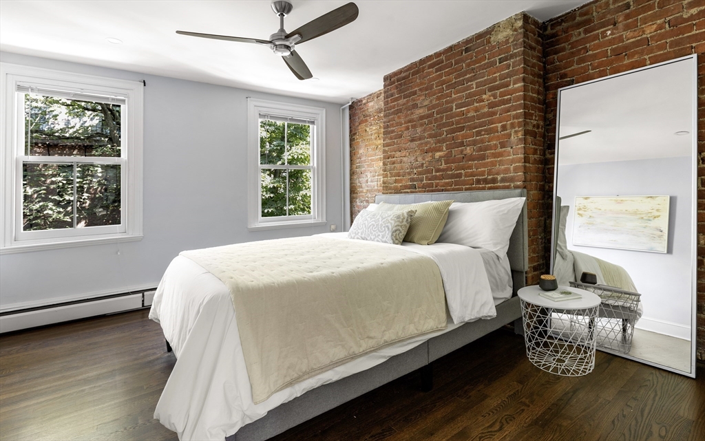 35 Lawrence St 4