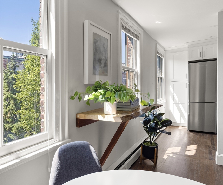 35 Lawrence St 4