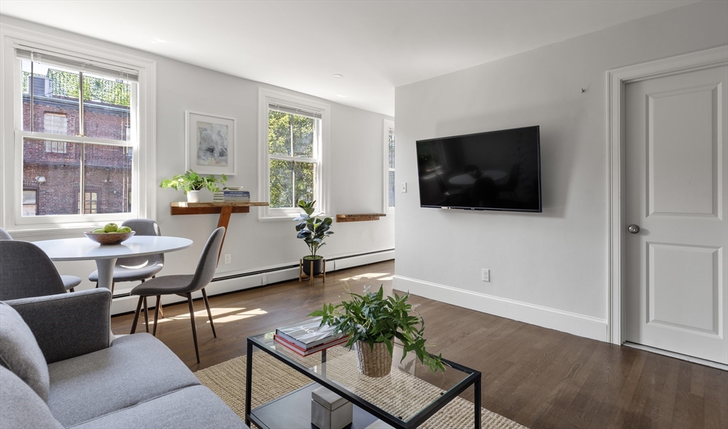 35 Lawrence St 4