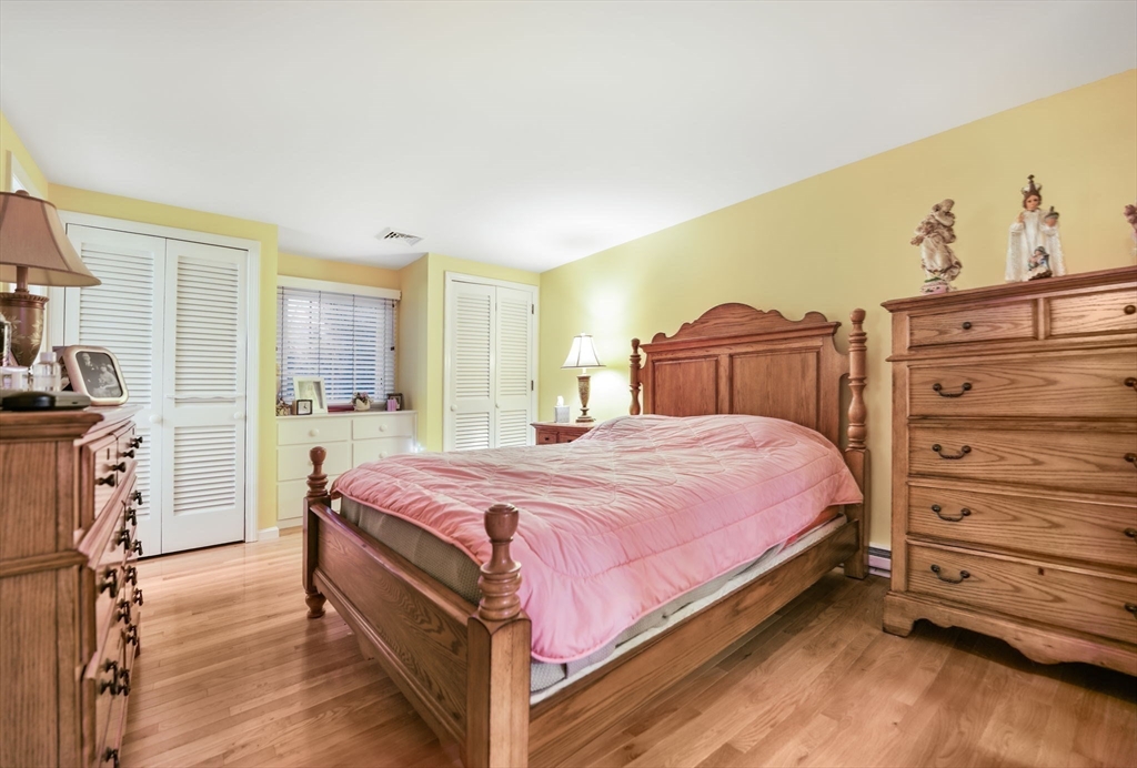 Falmouth, Massachusetts 02536, United States, 3 Bedrooms Bedrooms, ,2 BathroomsBathrooms,Residential,Pending,119564