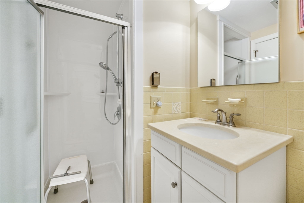 Falmouth, Massachusetts 02536, United States, 3 Bedrooms Bedrooms, ,2 BathroomsBathrooms,Residential,Pending,119564