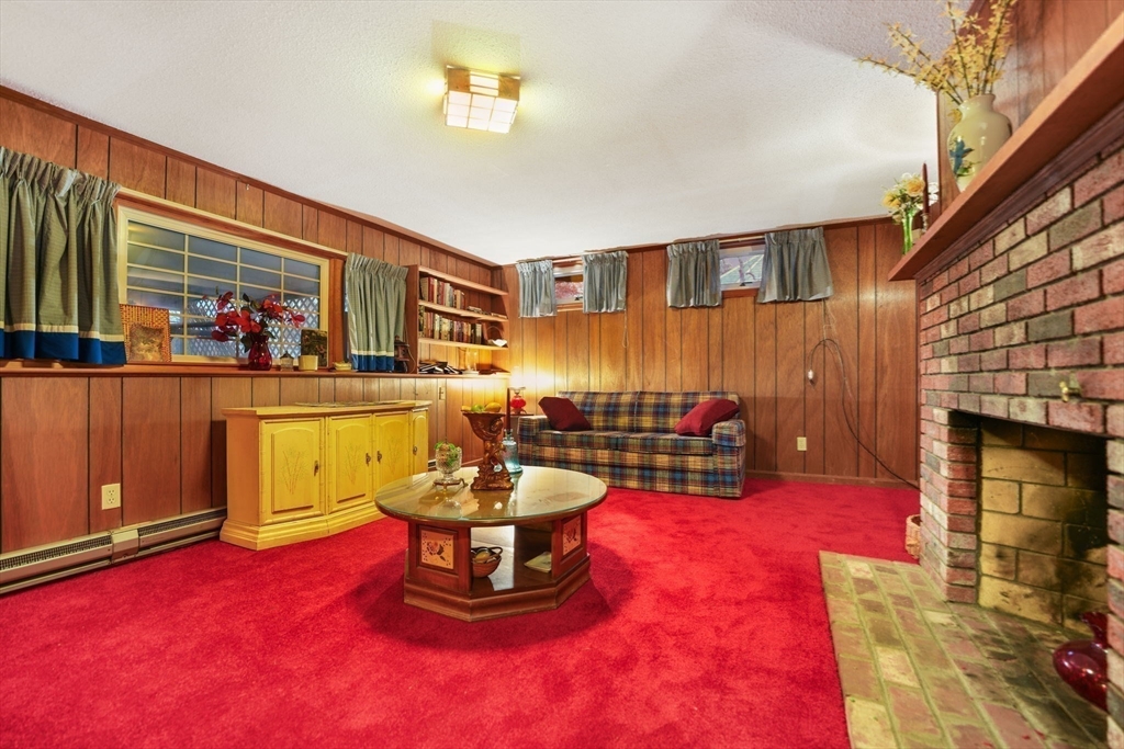 Falmouth, Massachusetts 02536, United States, 3 Bedrooms Bedrooms, ,2 BathroomsBathrooms,Residential,Pending,119564