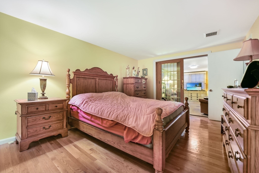 Falmouth, Massachusetts 02536, United States, 3 Bedrooms Bedrooms, ,2 BathroomsBathrooms,Residential,Pending,119564