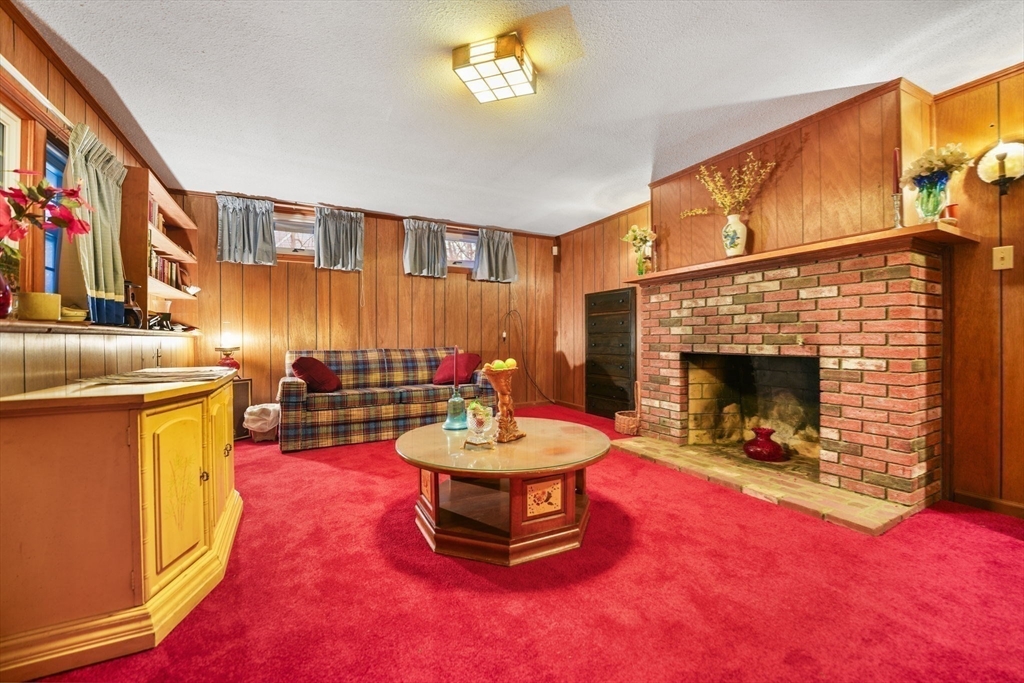 Falmouth, Massachusetts 02536, United States, 3 Bedrooms Bedrooms, ,2 BathroomsBathrooms,Residential,Pending,119564