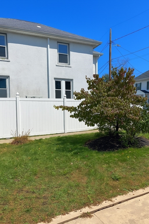 64 Hobart St