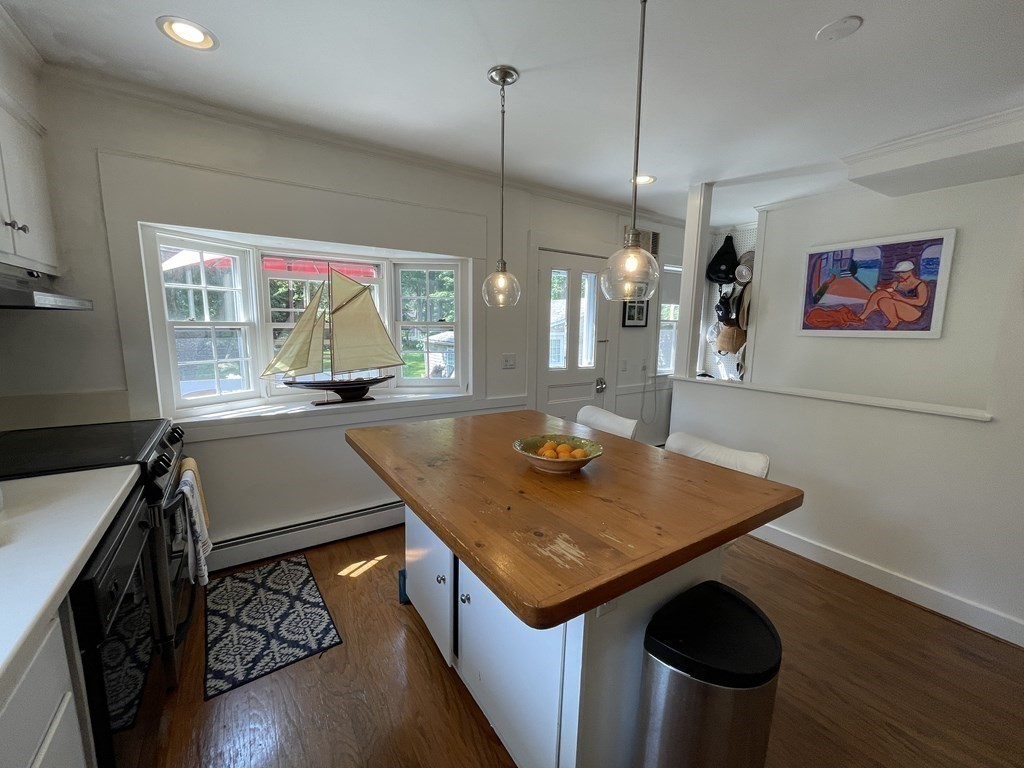 24 Pitcher St