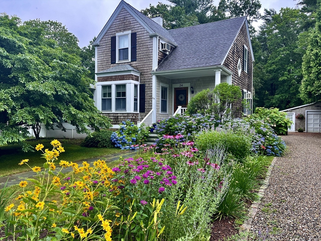 24 Pitcher St