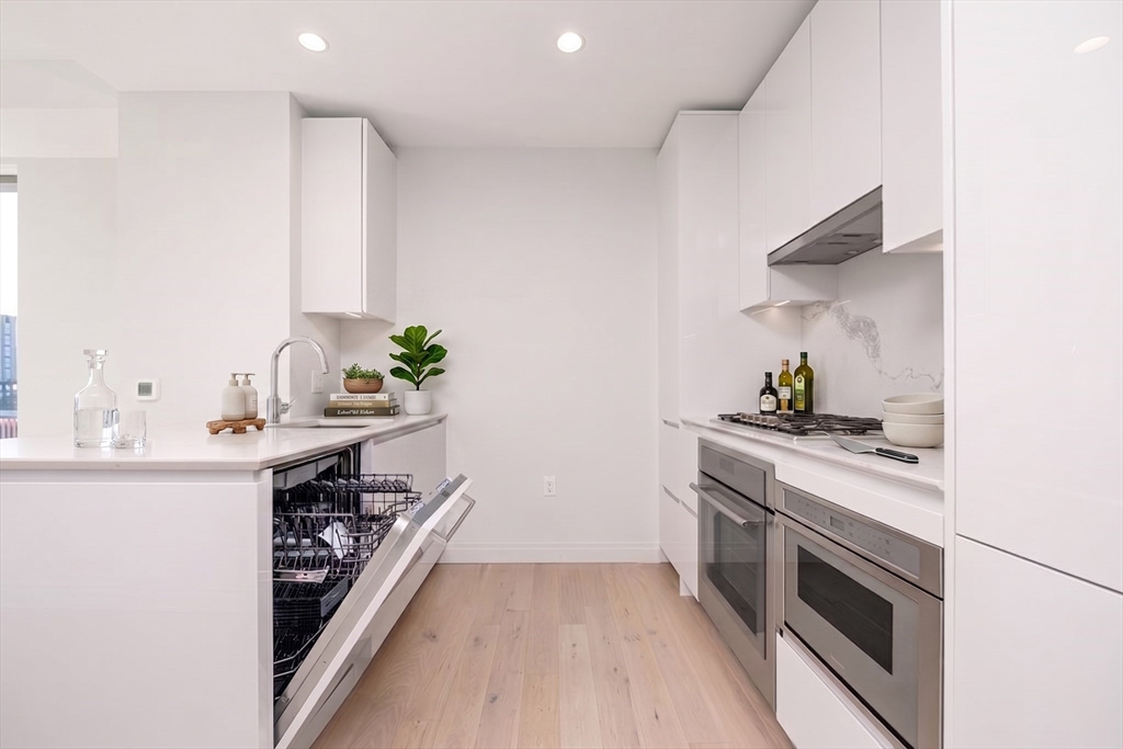 135 Seaport Blvd 1508