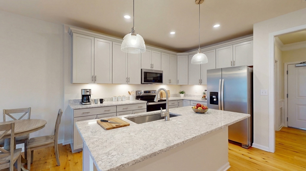 250-402 Martin's Landing 402