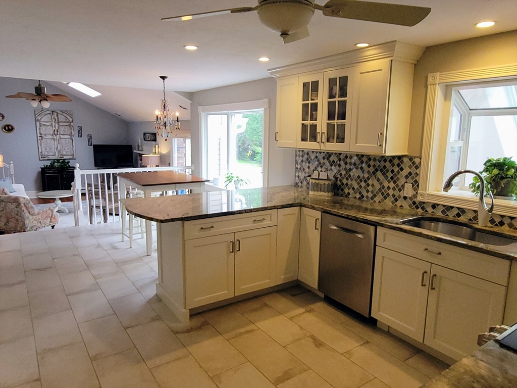 30 Ridgewood Ln