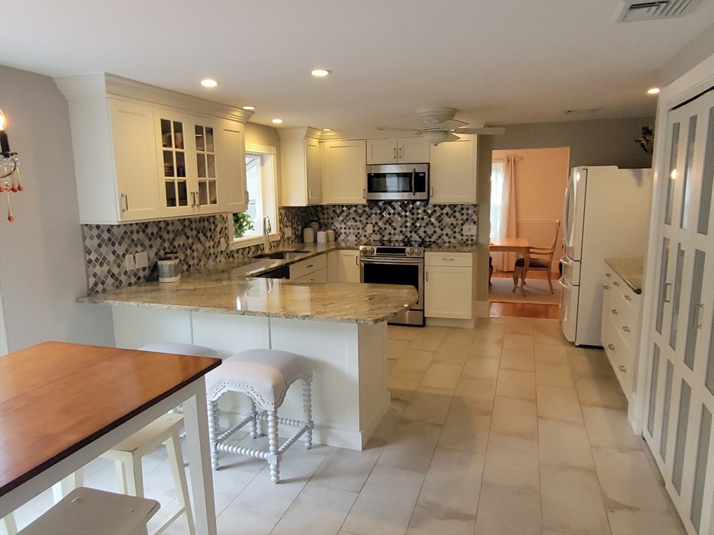 30 Ridgewood Ln
