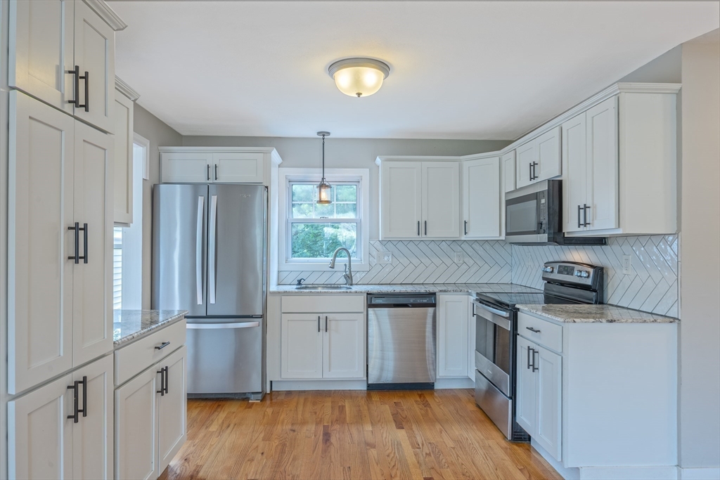 11 Laurie Ave