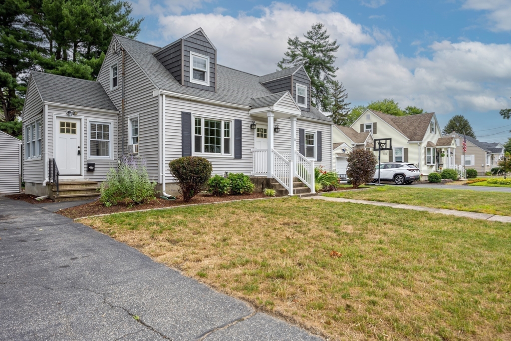 11 Laurie Ave