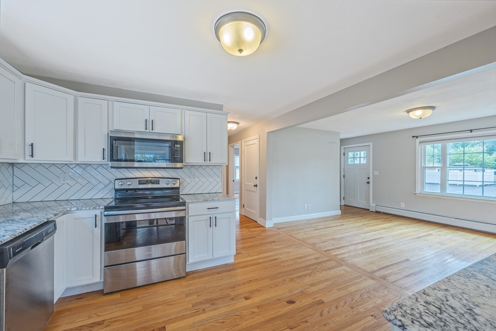 11 Laurie Ave