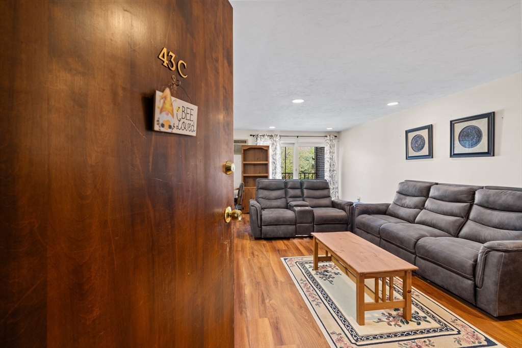 68 Main St 43C