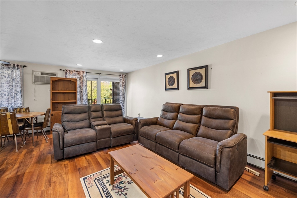 68 Main St 43C