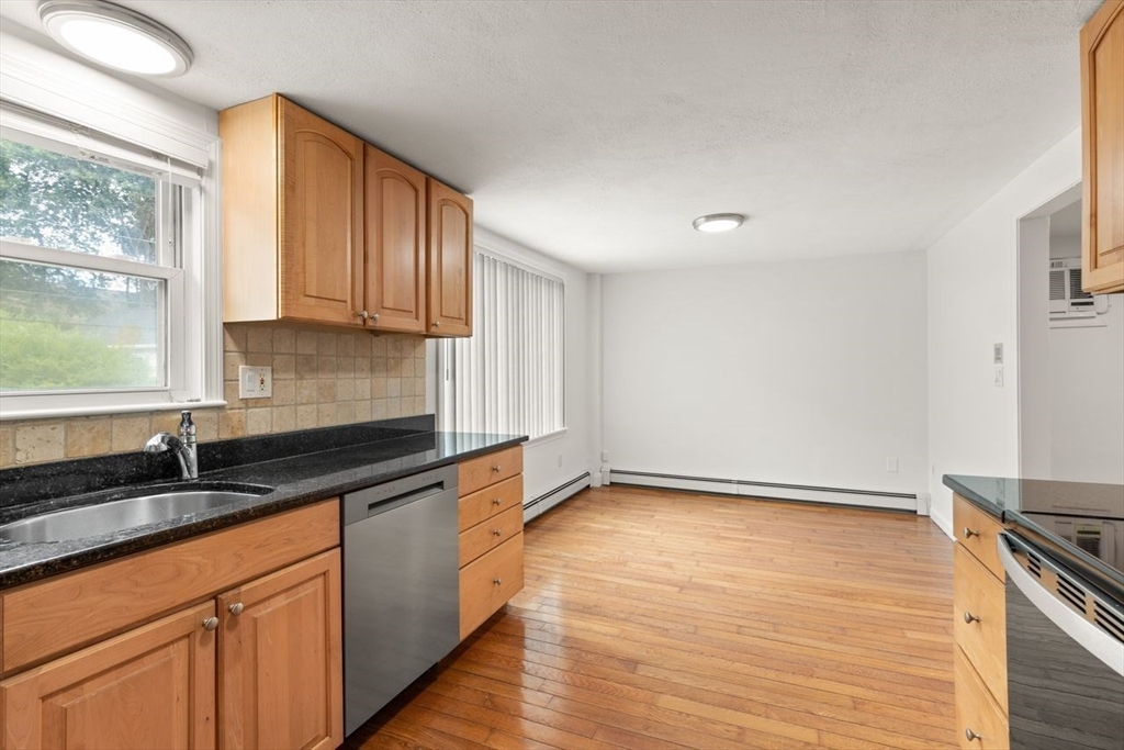 251 Neponset St 3