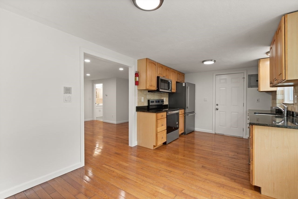 251 Neponset St 3