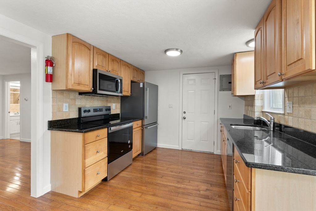 251 Neponset St 3