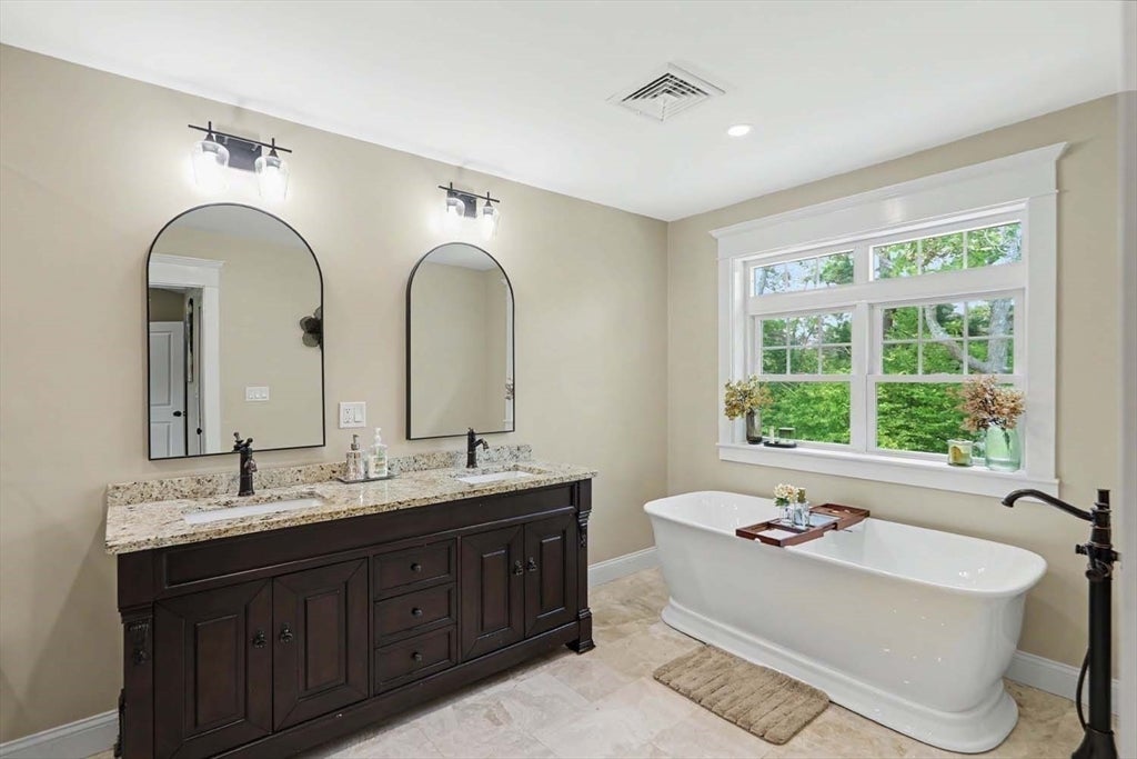 19 Katherine St, Acushnet, MA Photo #23