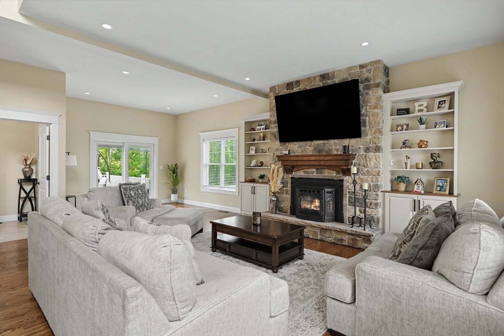 19 Katherine St, Acushnet, MA Photo #7
