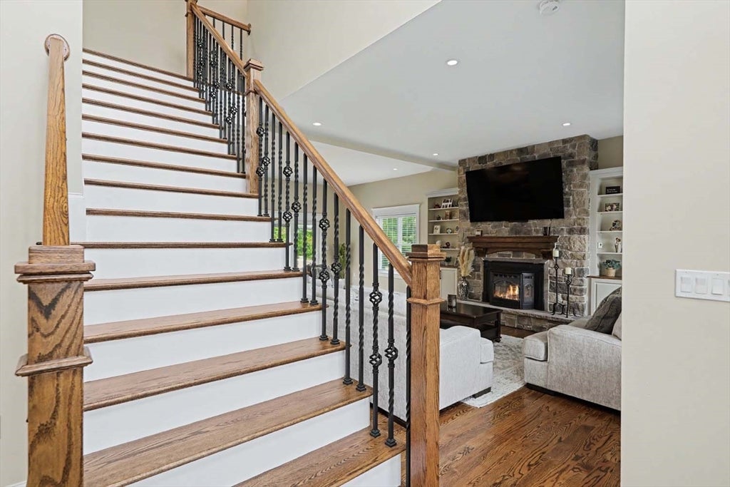 19 Katherine St, Acushnet, MA Photo #17