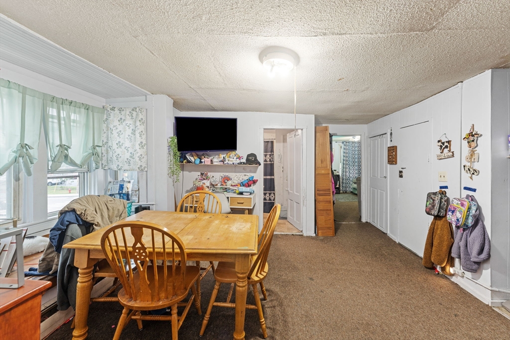 Uxbridge, Massachusetts 01569, United States, 7 Bedrooms Bedrooms, ,5 BathroomsBathrooms,Residential,Pending,185482