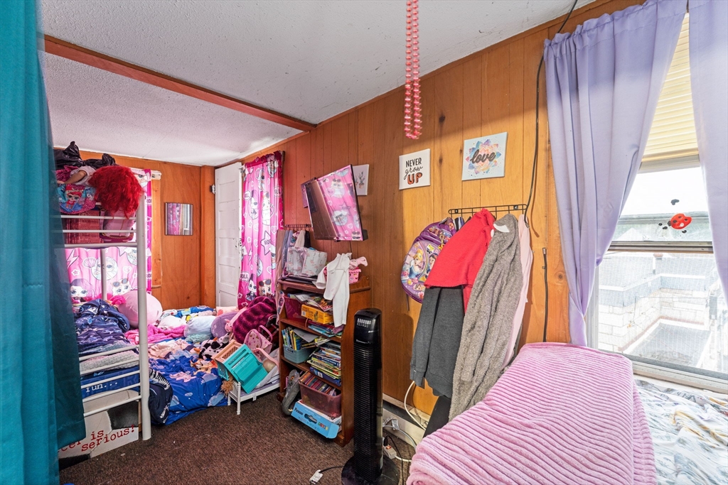 Uxbridge, Massachusetts 01569, United States, 7 Bedrooms Bedrooms, ,5 BathroomsBathrooms,Residential,Pending,185482