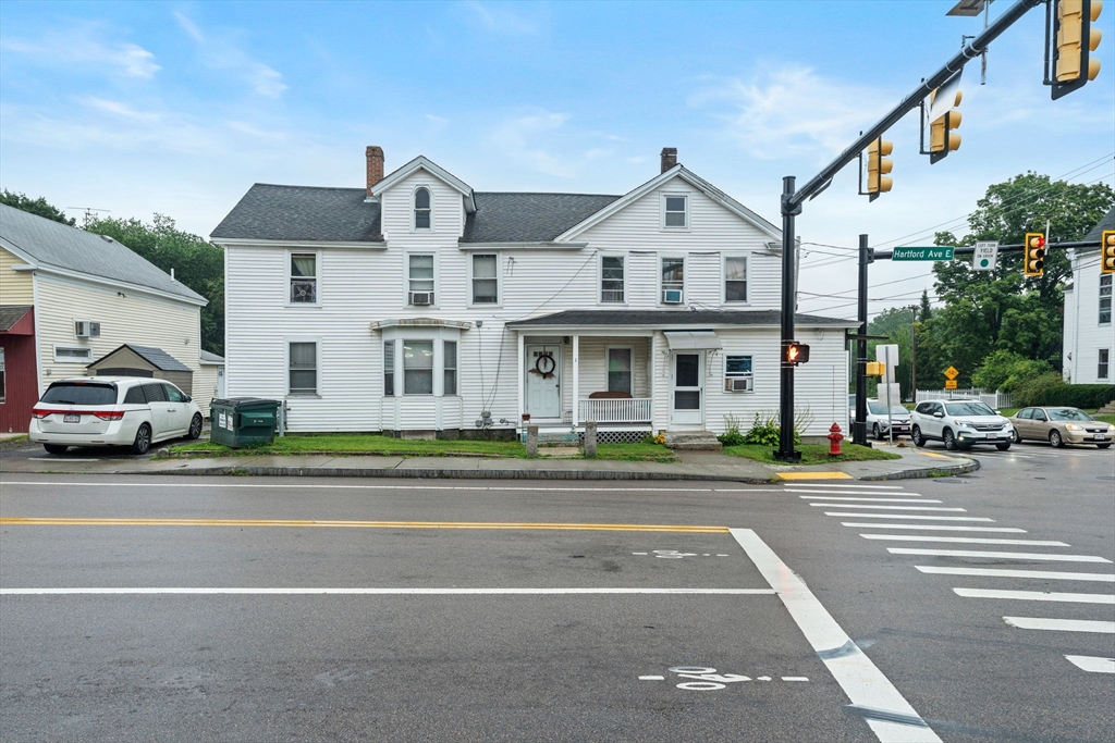 Uxbridge, Massachusetts 01569, United States, 7 Bedrooms Bedrooms, ,5 BathroomsBathrooms,Residential,Pending,185482