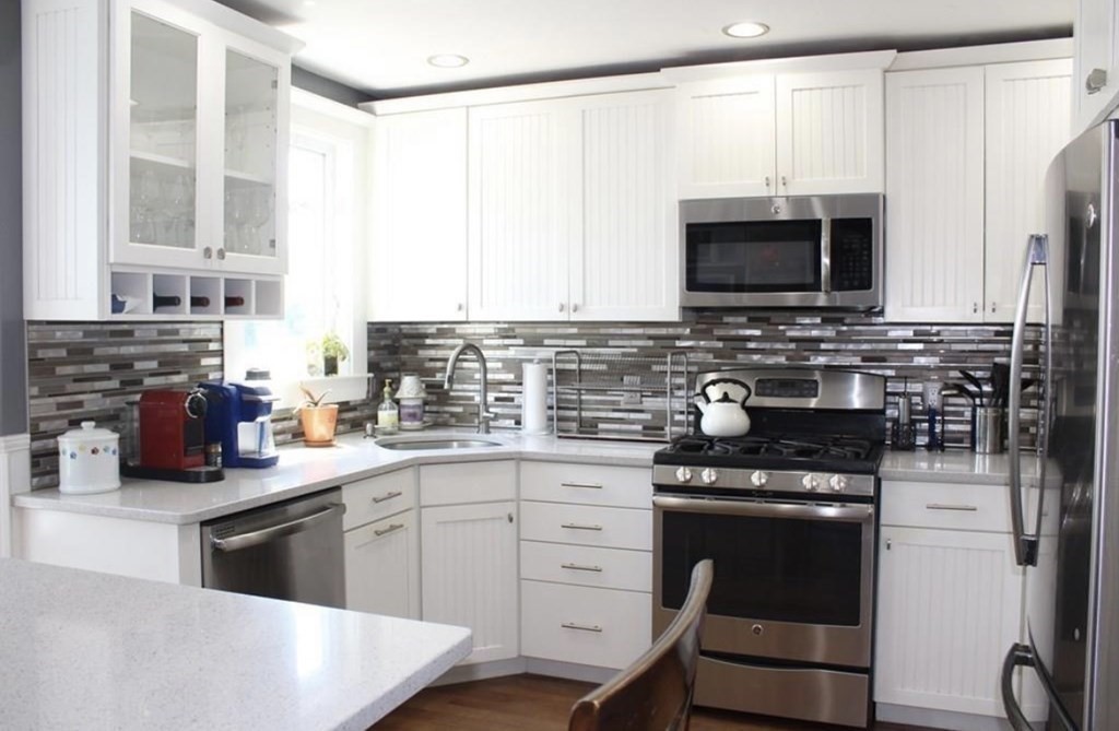 Click for 128 Colonial Rd, Marshfield, MA slideshow