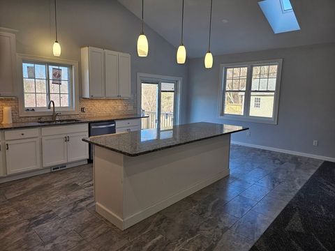 88 Stafford Holland Rd Wales MA 01081