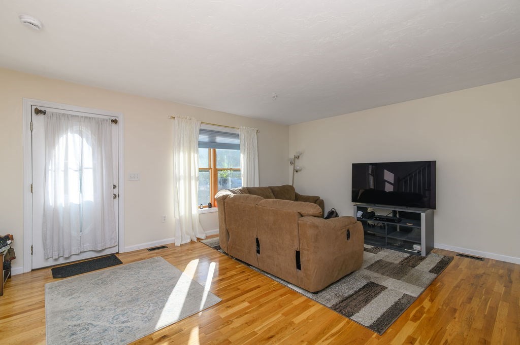 955 Pleasant St 11