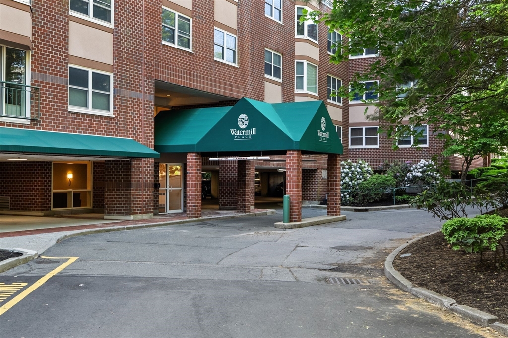 1 Watermill Pl 319