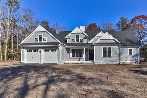 Single Family Residence in Mashpee MA 28 Yardarm Dr.jpg