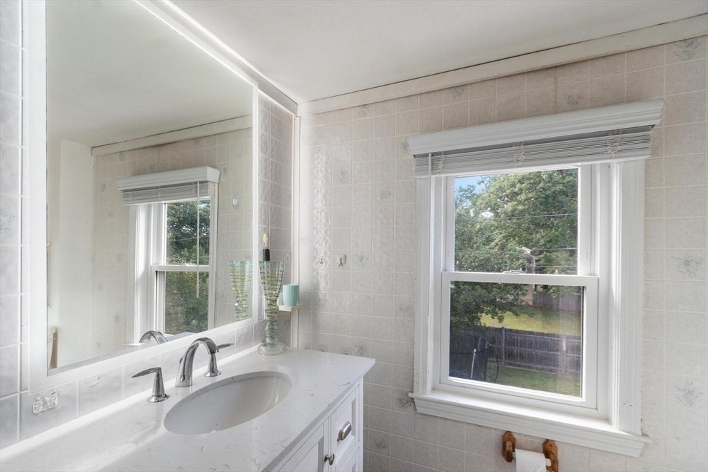 75 Maple Road, Tewksbury, MA Photo #25