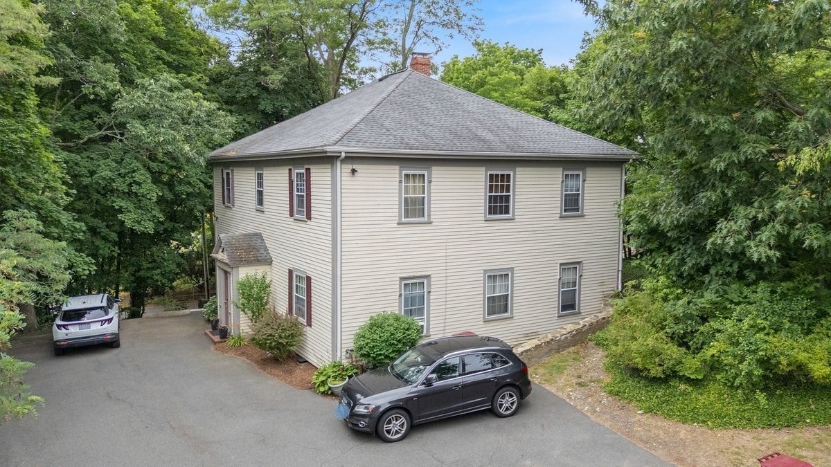 60 Vinton St