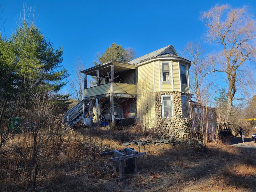 137 Pond St